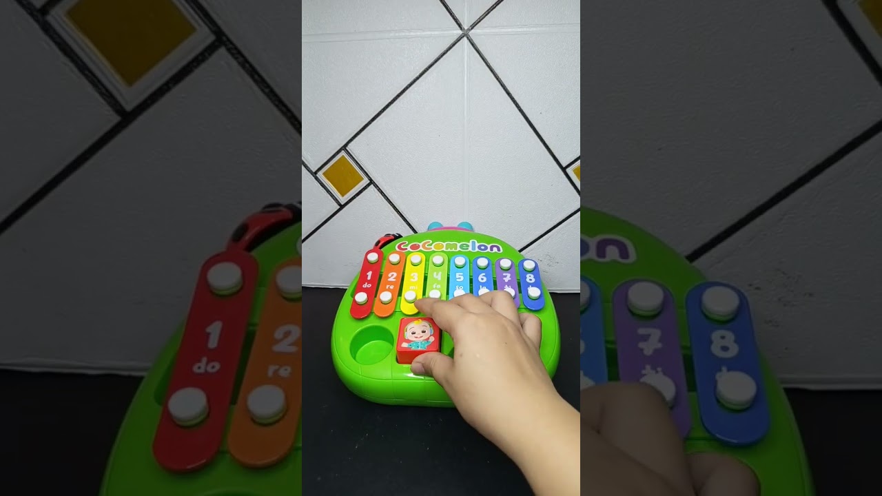 Милый и забавный сортер форм Cocomelon.