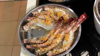Steamed giant prawns with deep fried garlic 蒜蓉蒸深海老虎虾