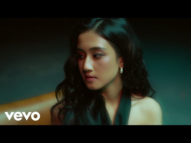 Keisya Levronka - Hidup Tanpamu (Official Lyric Video) class=