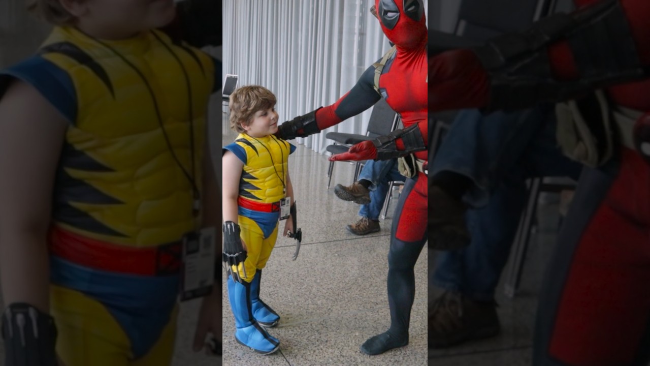 When Deadpool finds a height accurate Wolverine at Comic Con 🤣 #deadpool #wolverine #cosplay