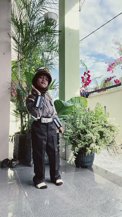 Polwan jisoo #flowerchallenge #happy #viral #playing #seru #anakanak #azura #fun #dance #shorts