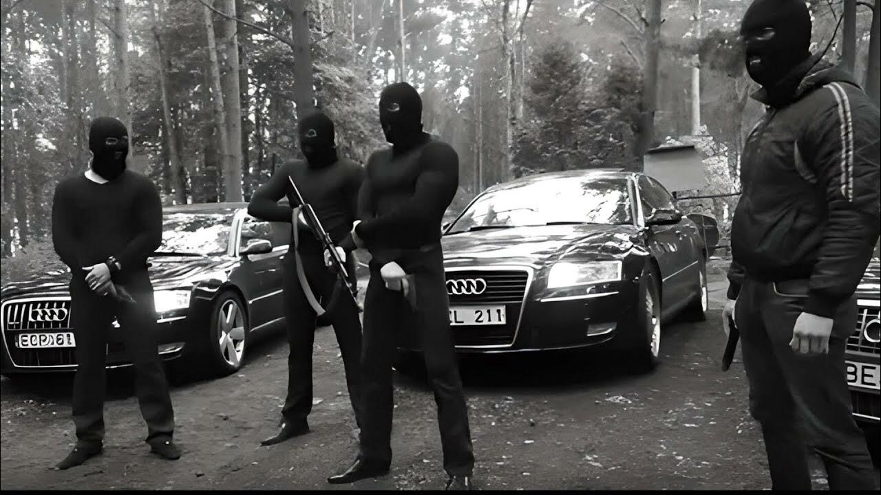 Кто такие и бандиты. Сталкерстрайк ренегаты. Бандиты сталкер косплей. Бандиты сталкер косплей. Сталкер бандиты косплей костюм.