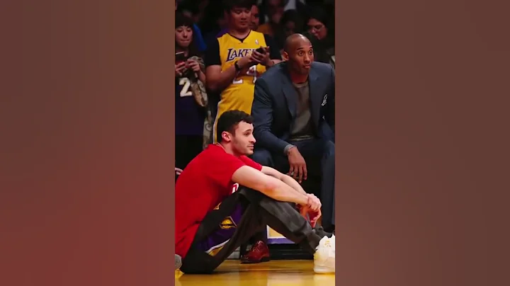 Kobe Bryant tells Larry Nance Jr to get some floor. - 天天要闻