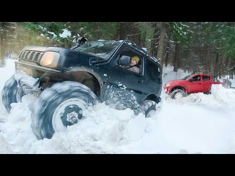 Видео: Кто лучше едет по снегу? Мужики поехали на бездорожье в поле и оффроуд пошёл не по плану