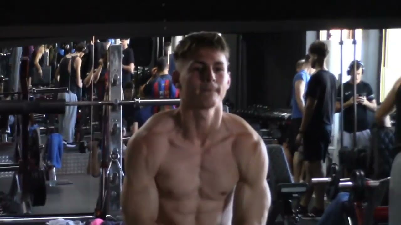 Va las pe voi sa mi ziceti , cate flotari in maini am facut 💪🏼🤙🏼