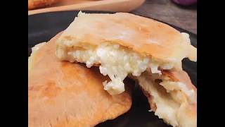 Быстрые сырные лепешки на сковороде