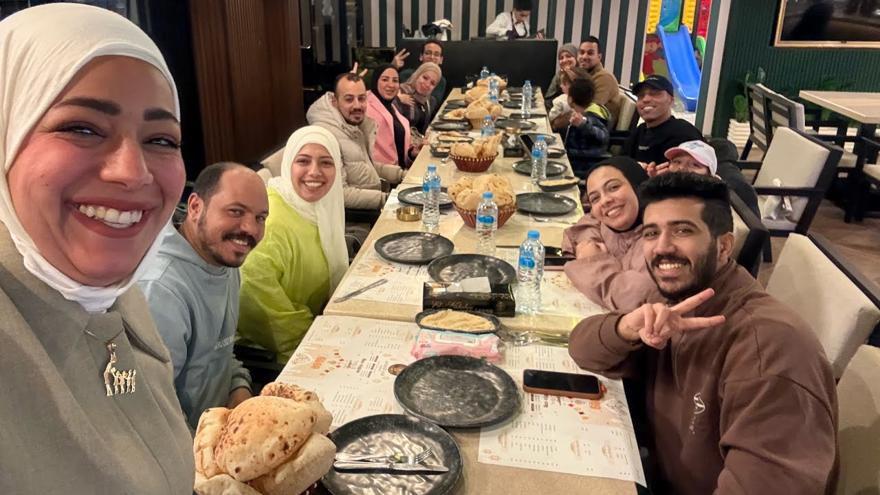 وأخيرا بعد ٣٠سنة أول مرة نتسحر بره البيت🤣جمعنا العيلة الساعة٣الفجر💃🏼