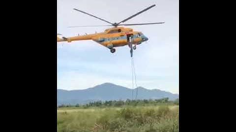 Bộ đội đặc công huấn luyện đổ bộ đường không