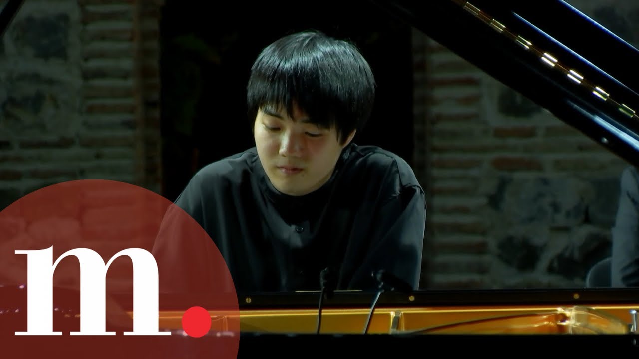 Mao Fujita 藤田真央 with Oksana Lyniv perform Brahms' Piano