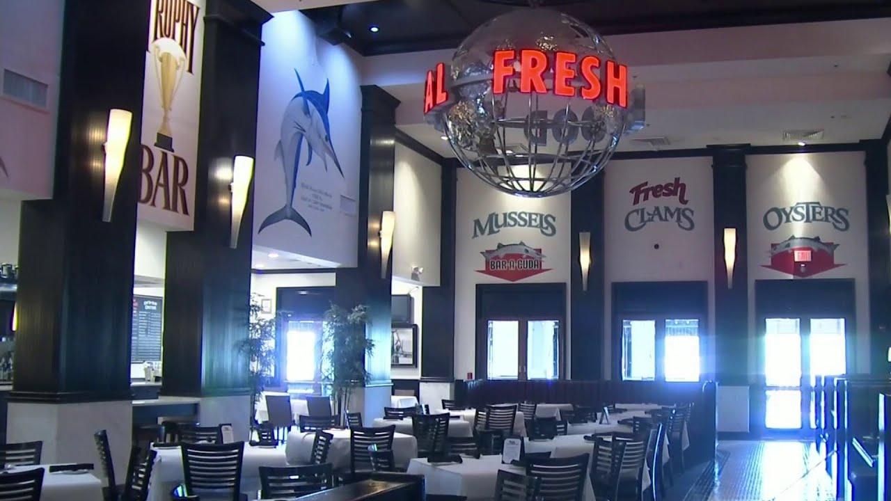 Big Fin Seafood Kitchen gives 5,000 in tip money to employees YouTube