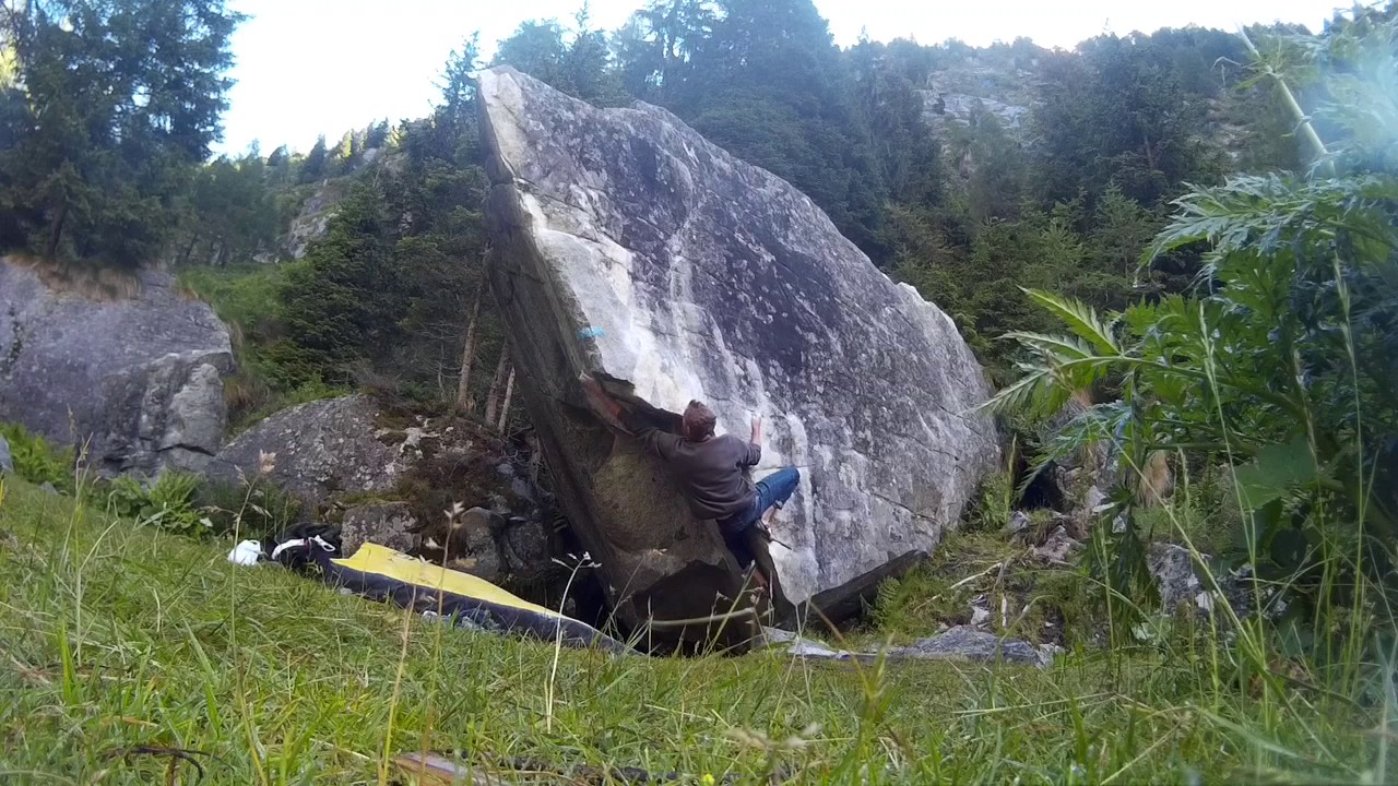 BLUE ARROW      VAL DAONE // NUDOLE