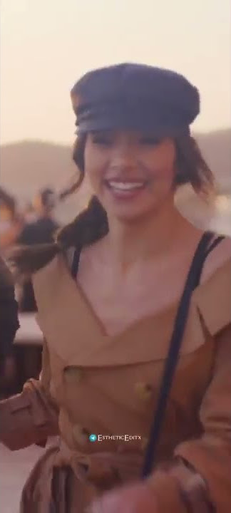 Hailee Steinfeld  🎼 : Capital letters  ✅ : Vertical HD