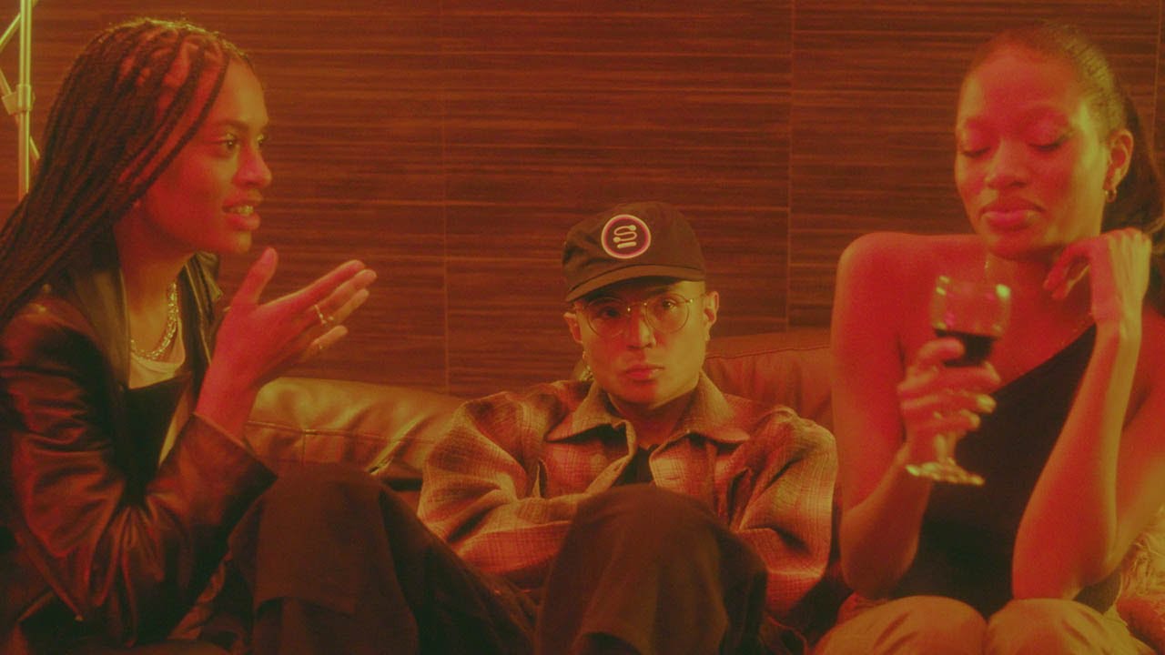 YouTube에서 Yeek - Valencia (Official Video) 보기