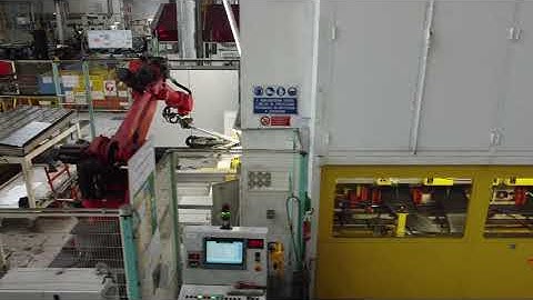 270 - (N) - Transfer fed by robots - automotive components production