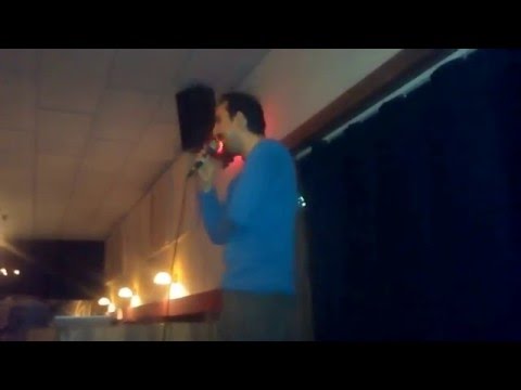 איתי עמוס בסטנדאפ על ביטחון עצמי, פרידה ועיוורון