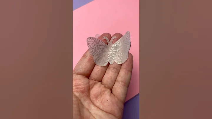 Easy foil vellum butterflies with Cricut #diy #cricut #cricutdiy #craft #foil #butterfly #crafts
