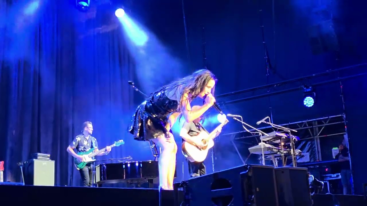 Dreams - The Corrs ( live from Barcelona  )