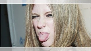 Avril Lavigne Posts Photos Of Herself In A Hijab On Instagram
