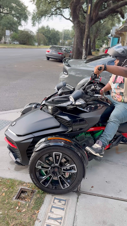 LETTING MY FRIEND TEST DRIVE MY 2024 CAN AM SPYDER F3S