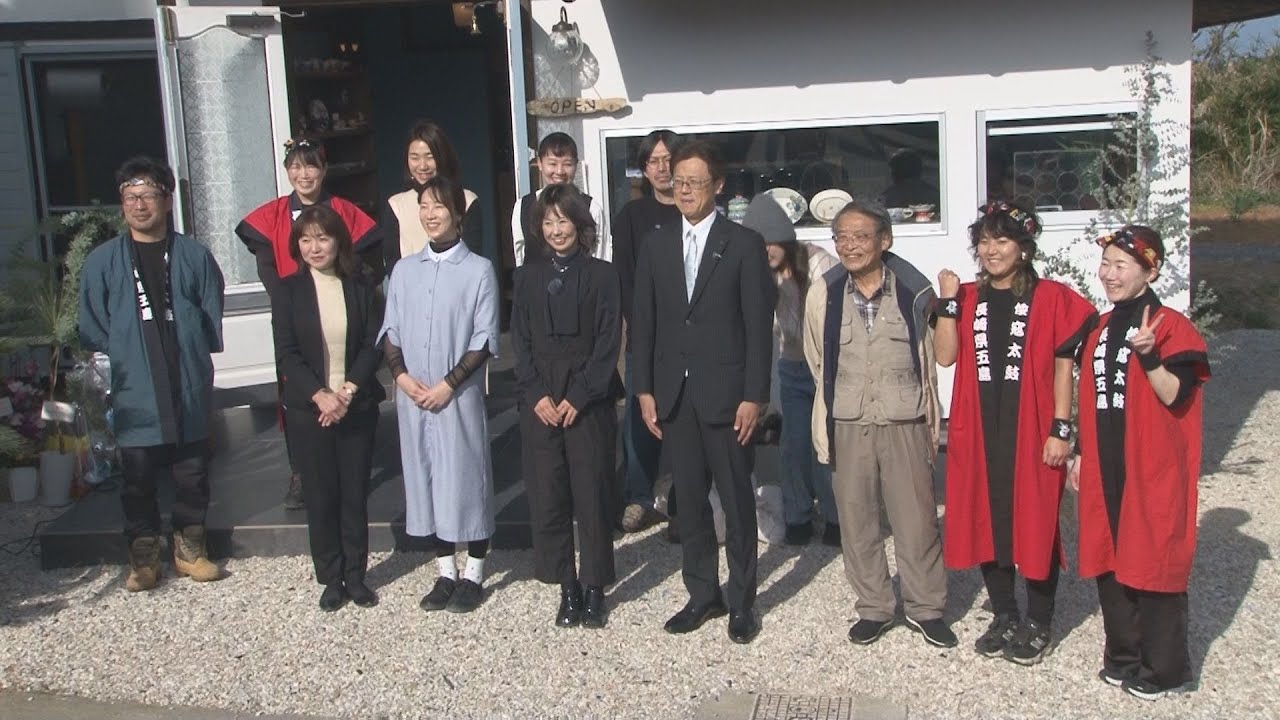 A pottery factory opens with the aim of reviving Goto ware, which