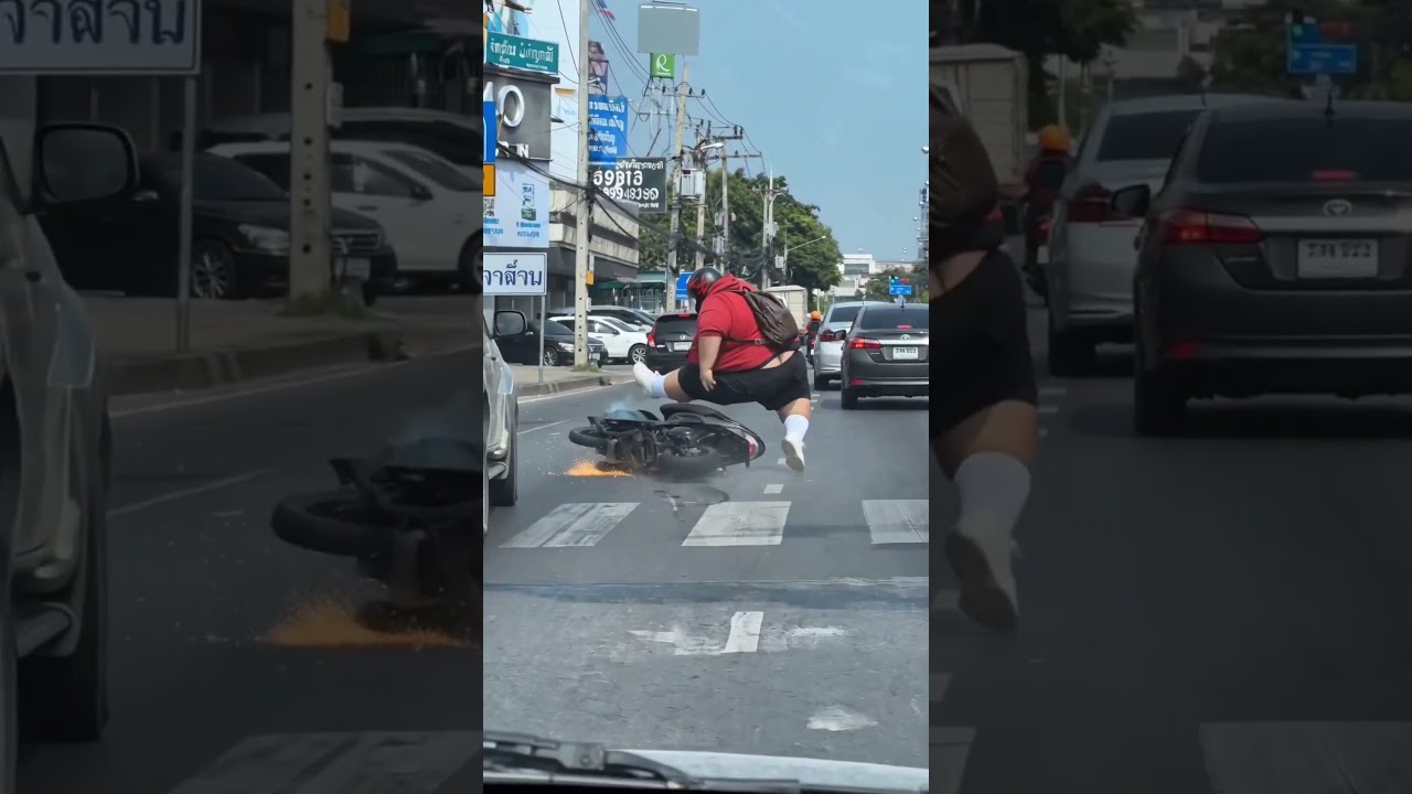 the bike is doing its best. 😳🏍️