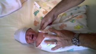 How to adorably swaddle your newborn baby