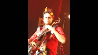 2CELLOS Highway to Hell Paris (Live)