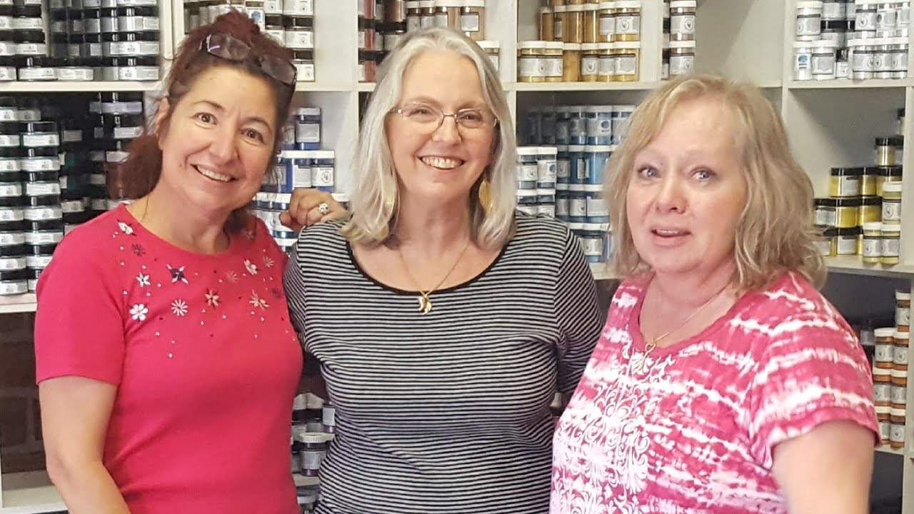 Cathy Lane demonstrating her method of creating layers of texture YouTube