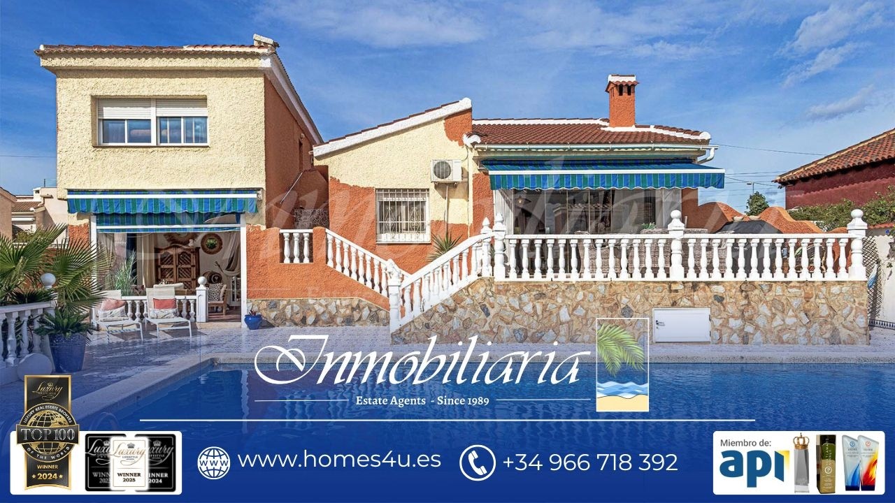 Huge Rental Potential! 4 Bed Villa with 2 Guest Apartments & Big Pool! | QRS 9887