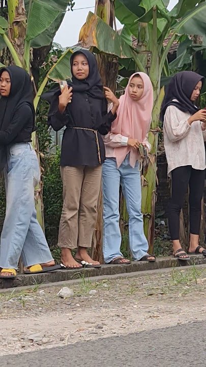 penonton gadis berhijab cantik karnafak ktmas #dj #jogetkarnafal #cover