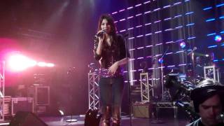 Victoria Justice Talking to Me nd TravieWilliams From the Stage (victoriajustice4all)