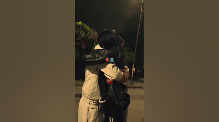 رغم أنك بعيدي عني لكنك تسرقي نصف يومي بتفكيري بكي  🥺💕روز