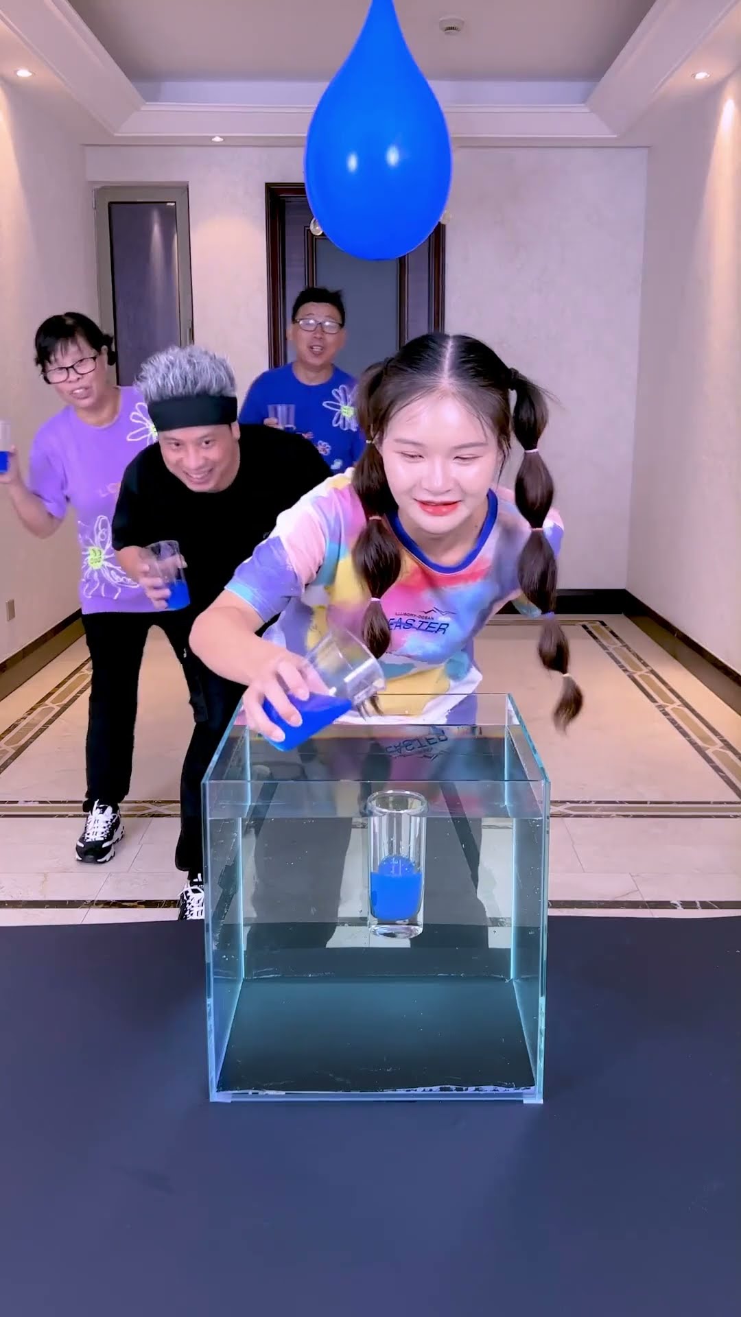 Sinking Cup Challenge, The Balloon Exploded Immediately!#Funnyfamily #Partygames #Shorts #Challenge