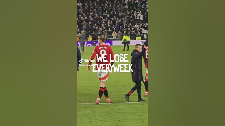 Kalian tidak istimewa, kami kalah setiap minggu. Suporter ManUnited meneriakkan yel-yel kepada pemain setelah kalah dari Tottenham