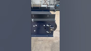 Heavy duty conveyor for loading tyres