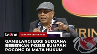 U oglining jinsiy olatini eshagiga bosib turganini sezdi. U oglining jinsiy olatini eshagiga bosib turganini sezdi.