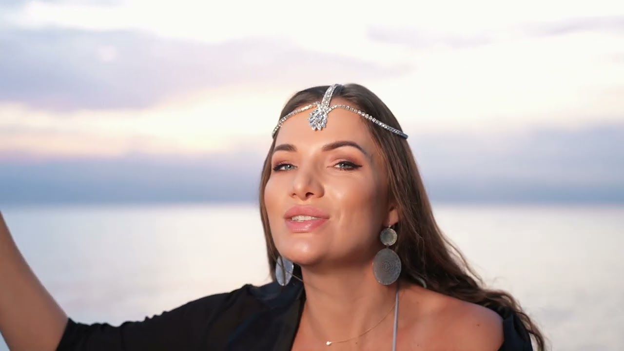 Kira Shine | “Pink Flamingo” (EP Feel me)