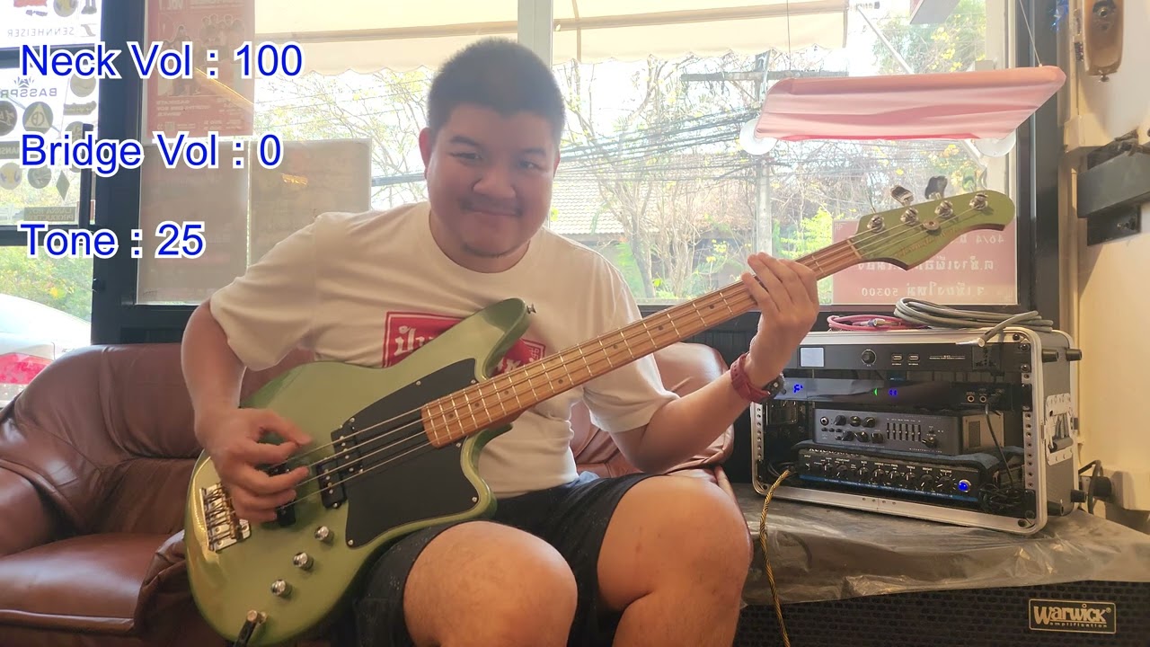 รีวิวเบส Ashdown Roasted Saint - YouTube