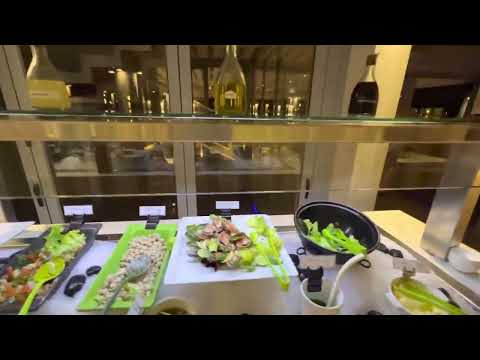 #Maldives Kuramathi Island Resort | Farivalhu restaurant | dinner food 🍱 display.