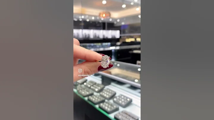 Which shape would you choose? Emerald vs. Oval