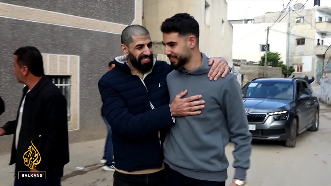 أُفرج عن رجل فلسطيني كان يقضي أربعة أحكام بالسجن المؤبد من سجن إسرائيلي.