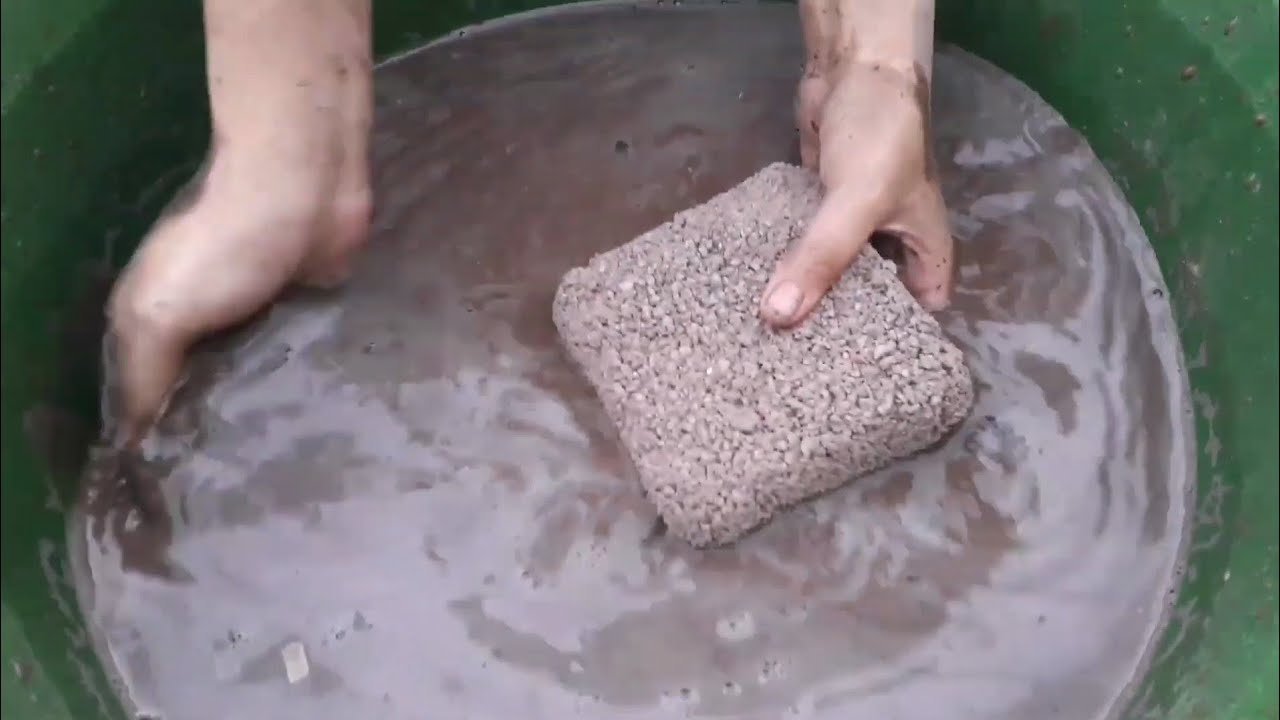 White grainy plates crumbling in lots of water +dry floor asmr crumbling video 💦💤🤤