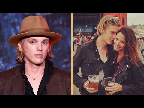 Wideo: Jamie Campbell Bower Net Worth