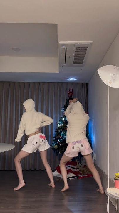 이거봐라 너흰 이런 옹동이 없지~? 😋😋😋 with #전소미 #JEONSOMI #VIVIZ #비비지 #UMJI #엄지 #MANIACchallenge #매니악챌린지