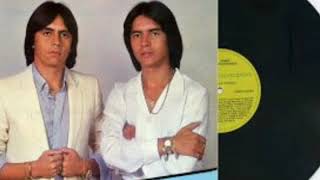 Chitãozinho e Xororó debaixo do cobertor de 1982