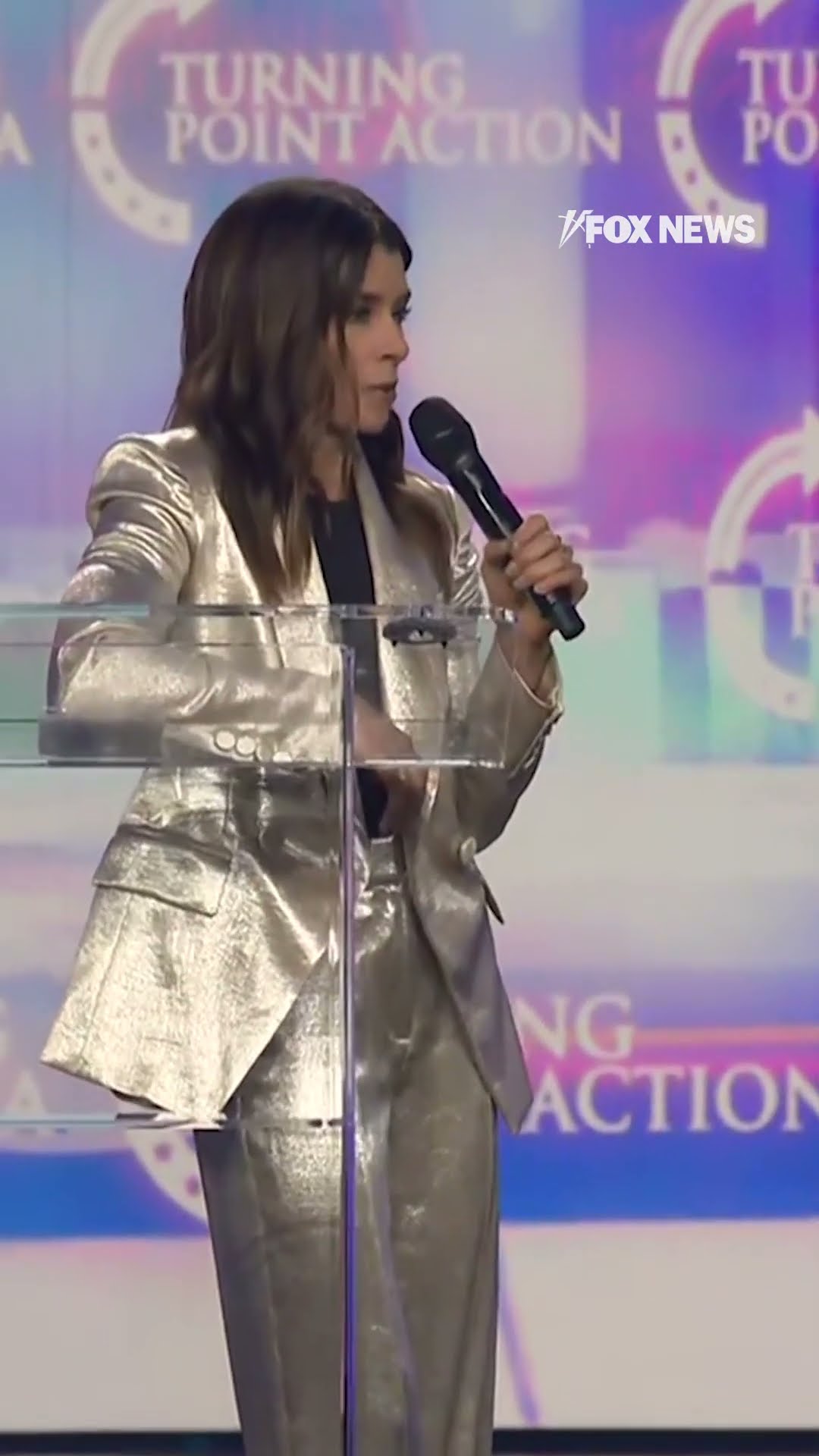 Danica Patrick points out the easy way to spot a Republican