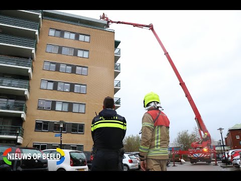 Dakplaten vallen van flatgebouw Kerklaan #Capelle aan den IJssel
