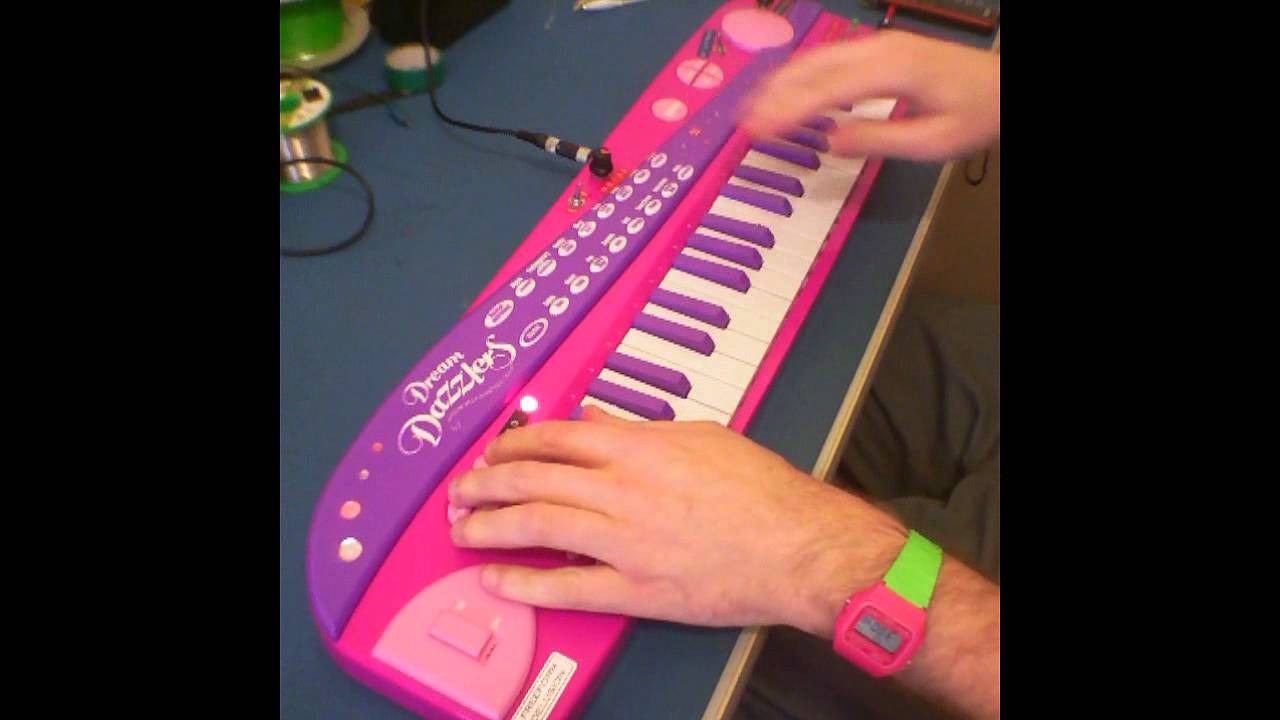 Circuit Bent Dream Dazzlers Keyboard by freeform delusion - YouTube
