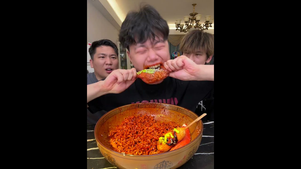 SPICY AND HOT NOODLES WITH FRIED CHICKEN MUKBANG ASMR EATING Mukbang Food Eating Shorts Asmr