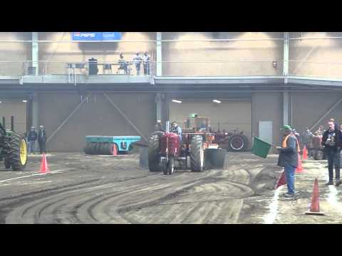 Eddie Neal at the Mid Atlantic Antique Tractor Super pull